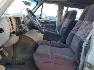 1993 Chevrolet Chevy Van z VIN 1GBEG25K1PF325078, wystawiony jako Copart lot #82640544 z przebiegiem 115 462 mil mil oraz Czysty tytuł • Clean title. Historia ofert i sprzedaży dostępna na DreamBid. Obrazek 7.