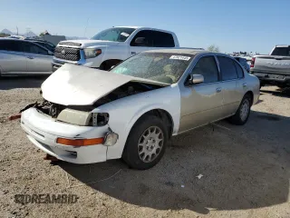 1998 Nissan Maxima GXE z VIN JN1CA21D0WM903051, wystawiony jako Copart lot #47821445 z przebiegiem 156 748 mil mil oraz Szkoda całkowita • Salvage title. Historia ofert i sprzedaży dostępna na DreamBid. Obrazek 1.