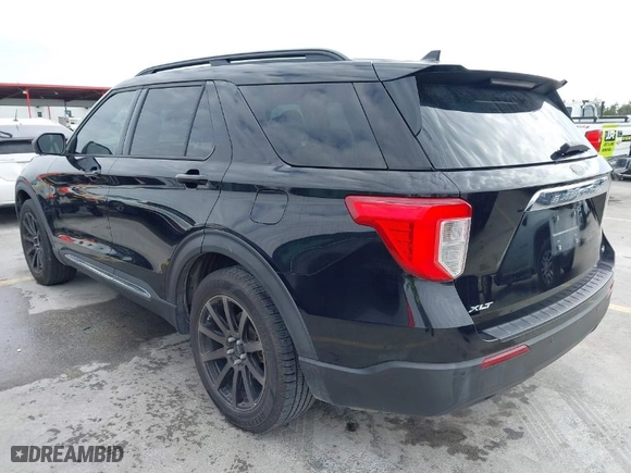 2020 Ford Explorer XLT with VIN 1FMSK7DHXLGB92921, listed as a IAAI auction lot 41554060 with 82,680 mi miles. Bid and sale history available at carsss.com. Image 3.