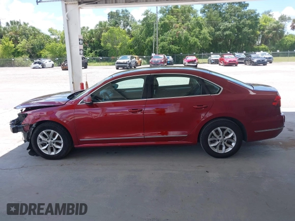 2017 Volkswagen Passat S z VIN 1VWAT7A38HC056207, wystawiony jako IAAI lot #42586003 z przebiegiem 114 329 mil mil oraz . Historia ofert i sprzedaży dostępna na DreamBid. Obrazek 14.