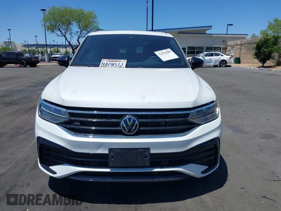 2022 Volkswagen Tiguan SE R-Line Black with VIN 3VVCB7AX3NM073218, listed as a IAAI auction lot 42254388 with 31,998 mi miles and . Bid and sale history available at DreamBid. Image 12.