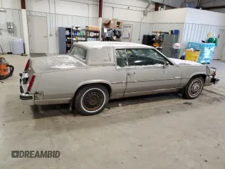 1984 Cadillac Eldorado z VIN 1G6AL5785EE630873, wystawiony jako Copart lot #82896404 z przebiegiem 3 839 mil mil oraz Czysty tytuł • Clean title. Historia ofert i sprzedaży dostępna na DreamBid. Obrazek 3.