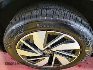 2024 Volkswagen Atlas SE z VIN 1V2HR2CA9RC558223, wystawiony jako IAAI lot #42734557 z przebiegiem 22 426 mil mil oraz . Historia ofert i sprzedaży dostępna na DreamBid. Obrazek 8.