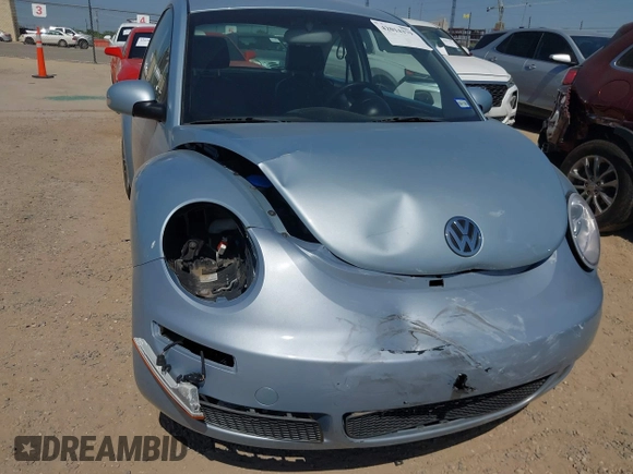 2010 Volkswagen New Beetle Coupe with VIN 3VWPG3AG0AM002088, listed as a IAAI auction lot 42014379 with 81,832 mi miles. Bid and sale history available at carsss.com. Image 6.