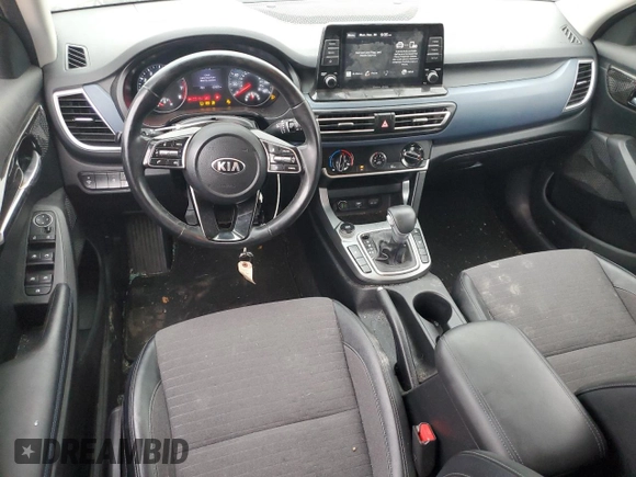 2021 Kia Seltos S z VIN KNDEUCAA3M7043327, wystawiony jako Copart lot #87032464 z przebiegiem 63 926 mil mil oraz Szkoda całkowita • Salvage title. Historia ofert i sprzedaży dostępna na DreamBid. Obrazek 8.