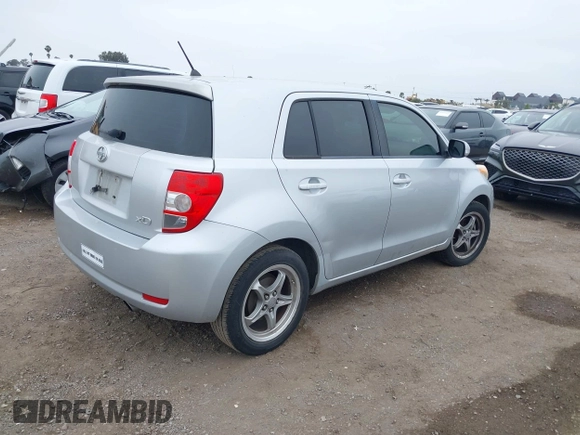 2008 Scion xD z VIN JTKKU10488J011378, wystawiony jako IAAI lot #42436291 z przebiegiem 161 354 mil mil oraz . Historia ofert i sprzedaży dostępna na DreamBid. Obrazek 4.