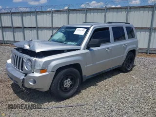 2010 Jeep Patriot Sport z VIN 1J4NT2GB0AD558029, wystawiony jako IAAI lot #42269384 z przebiegiem 231 583 mil mil oraz . Historia ofert i sprzedaży dostępna na DreamBid. Obrazek 2.