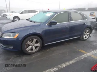 2012 Volkswagen Passat SE z VIN 1VWBP7A35CC106014, wystawiony jako IAAI lot #41150524 z przebiegiem 117 309 mil mil oraz . Historia ofert i sprzedaży dostępna na DreamBid. Obrazek 2.
