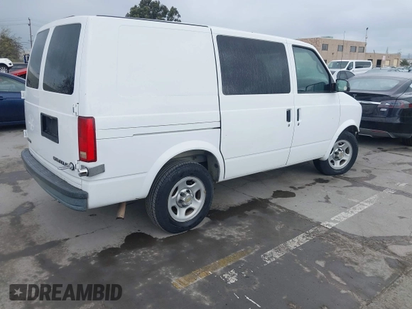 2005 Chevrolet Astro Cargo Van with VIN 1GCDM19X65B125902, listed as a IAAI auction lot 41896346 with 128,598 mi miles. Bid and sale history available at carsss.com. Image 4.