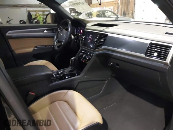 2022 Volkswagen Atlas SEL Premium R-Line with VIN 1V2FE2CAXNC204546, listed as a IAAI auction lot 41124737 with 51,226 mi miles and . Bid and sale history available at DreamBid. Image 5.