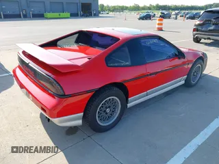 1986 Pontiac Fiero z VIN 1G2PG9791GP267415, wystawiony jako IAAI lot #42461769 z przebiegiem Nie podano mil oraz . Historia ofert i sprzedaży dostępna na DreamBid. Obrazek 4.