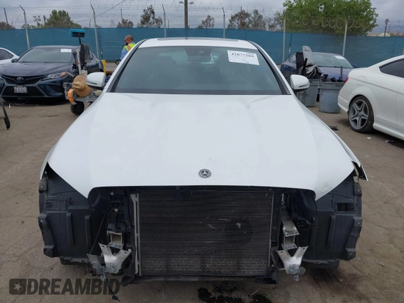 2021 Mercedes-Benz E 350 with VIN W1KZF8DB5MA960016, listed as a IAAI auction lot 42077589 with 52,264 mi miles and . Bid and sale history available at DreamBid. Image 13.