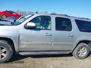 2011 GMC Yukon XL SLT z VIN 1GKS1KE05BR386637, wystawiony jako IAAI lot #41648997 z przebiegiem 162 262 mil mil oraz . Historia ofert i sprzedaży dostępna na DreamBid. Obrazek 14.