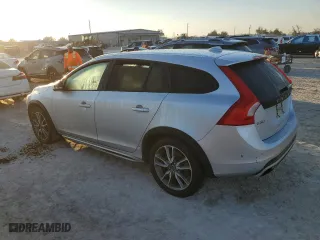 2016 Volvo V60 Cross Country T5 with VIN YV4612HK0G1003412, listed as a Copart auction lot 77974704 with 0 mi miles and Salvage Title. Bid and sale history available at carsss.com. Image 2.