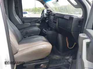 2018 Chevrolet Express Cargo с VIN 1GCWGAFG6J1268224, выставлен на аукционе IAAI как лот 42125963 с пробегом 165 553 миль миль и . История ставок и продаж доступна на DreamBid. Изображение 5.