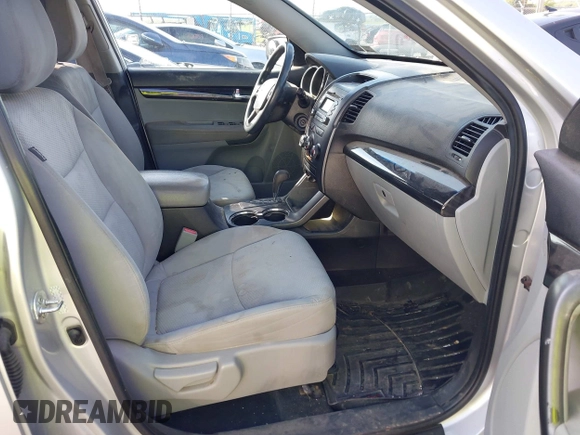 2011 Kia Sorento LX with VIN 5XYKTDA24BG079158, listed as a IAAI auction lot 42142191 with 191,687 mi miles. Bid and sale history available at carsss.com. Image 5.