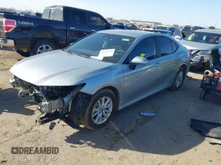2025 Toyota Camry LE z VIN 4T1DBADKXSU009549, wystawiony jako IAAI lot #41366328 z przebiegiem 1 512 mil mil oraz . Historia ofert i sprzedaży dostępna na DreamBid. Obrazek 18.