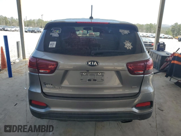 2019 Kia Sorento L z VIN 5XYPG4A32KG479030, wystawiony jako Copart lot #50903745 z przebiegiem 154 418 mil mil oraz Szkoda całkowita • Salvage title. Historia ofert i sprzedaży dostępna na DreamBid. Obrazek 6.