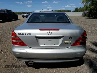 1998 Mercedes-Benz SLK-Class with VIN WDBKK47F1WF017477, listed as a Copart auction lot 70142844 with 136,385 mi miles and Clean Title. Bid and sale history available at carsss.com. Image 6.