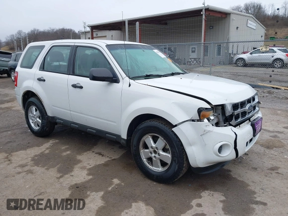 2010 Ford Escape XLS z VIN 1FMCU9C7XAKC89999, wystawiony jako IAAI lot #41506494 z przebiegiem 242 078 mil mil oraz . Historia ofert i sprzedaży dostępna na DreamBid. Obrazek 1.