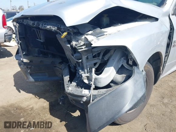 2017 Ram 1500 Tradesman с VIN 3C6JR6DG8HG703025, выставлен на аукционе IAAI как лот 42327716 с пробегом 136 342 миль миль и . История ставок и продаж доступна на DreamBid. Изображение 6.
