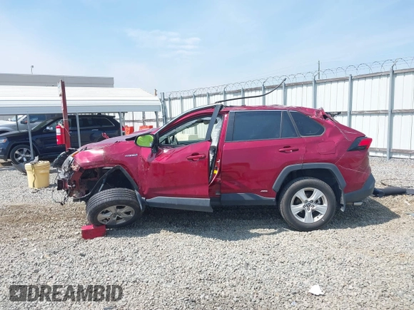 2021 Toyota RAV4 Hybrid XLE with VIN JTMRWRFV2MD123696, listed as a IAAI auction lot 41898510 with 88,000 mi miles. Bid and sale history available at carsss.com. Image 13.