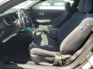 2018 Ford Mustang EcoBoost z VIN 1FA6P8TH3J5129320, wystawiony jako Copart lot #57812415 z przebiegiem 52 841 mil mil oraz Szkoda całkowita • Salvage title. Historia ofert i sprzedaży dostępna na DreamBid. Obrazek 7.