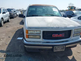 1996 GMC Yukon with VIN 1GKEK13R2TJ746811, listed as a IAAI auction lot 41955840 with 2,242,108 mi miles. Bid and sale history available at carsss.com. Image 17.