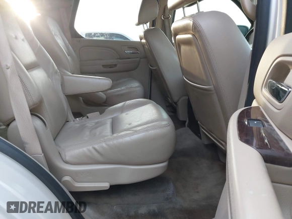 2009 Cadillac Escalade z VIN 1GYFC23229R273227, wystawiony jako IAAI lot #41071598 z przebiegiem 132 263 mil mil oraz . Historia ofert i sprzedaży dostępna na DreamBid. Obrazek 8.