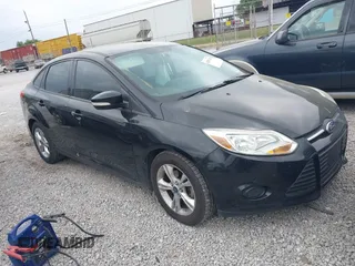 2013 Ford Focus SE z VIN 1FADP3F28DL349005, wystawiony jako IAAI lot #42055478 z przebiegiem 137 599 mil mil oraz . Historia ofert i sprzedaży dostępna na DreamBid. Obrazek 1.