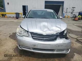 2009 Chrysler Sebring Touring z VIN 1C3LC56B39N501219, wystawiony jako Copart lot #56197905 z przebiegiem 138 442 mil mil oraz Szkoda całkowita • Salvage title. Historia ofert i sprzedaży dostępna na DreamBid. Obrazek 5.