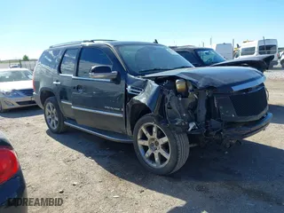 2009 Cadillac Escalade with VIN 1GYFK23299R100419, listed as a IAAI auction lot 39379521 with 166,704 mi miles. Bid and sale history available at carsss.com. Image 1.