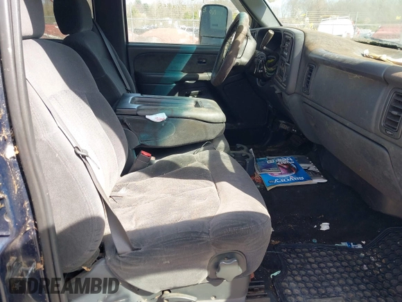 2002 Chevrolet Silverado 2500HD LS with VIN 1GCHK23U52F128404, listed as a IAAI auction lot 42079138 with 153,613 mi miles. Bid and sale history available at carsss.com. Image 5.