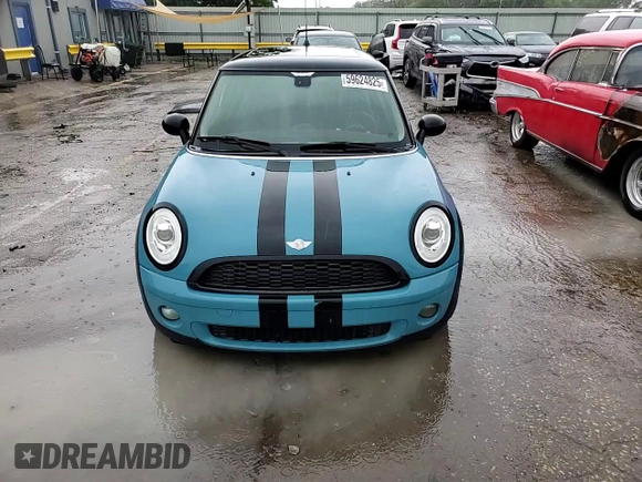 2009 MINI Hardtop z VIN WMWMF33539TT69470, wystawiony jako Copart lot #59624825 z przebiegiem 132 959 mil mil oraz Szkoda całkowita • Salvage title. Historia ofert i sprzedaży dostępna na DreamBid. Obrazek 13.