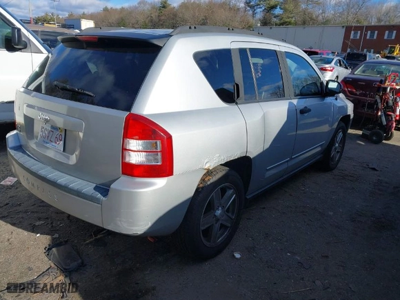 2008 Jeep Compass Sport with VIN 1J8FF47W58D691470, listed as a IAAI auction lot 41251198 with 131,965 mi miles. Bid and sale history available at carsss.com. Image 4.