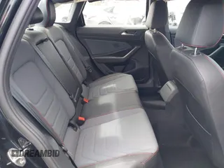 2025 Volkswagen Jetta GLI Autobahn z VIN 3VW2T7BU9SM003551, wystawiony jako IAAI lot #41808269 z przebiegiem 4 038 mil mil oraz . Historia ofert i sprzedaży dostępna na DreamBid. Obrazek 8.