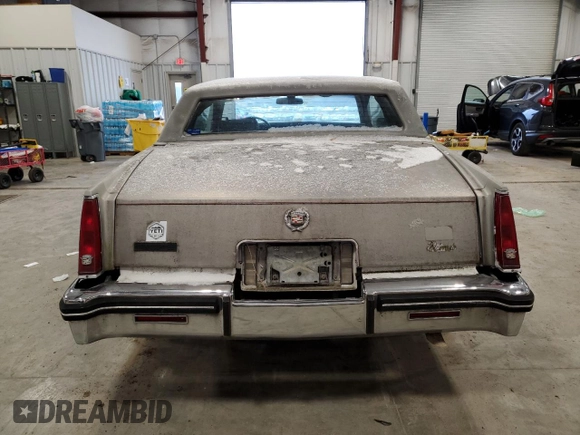 1984 Cadillac Eldorado z VIN 1G6AL5785EE630873, wystawiony jako Copart lot #82896404 z przebiegiem 3 839 mil mil oraz Czysty tytuł • Clean title. Historia ofert i sprzedaży dostępna na DreamBid. Obrazek 6.