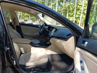 2015 Kia Cadenza Premium z VIN KNALN4D77F5177893, wystawiony jako IAAI lot #42261570 z przebiegiem 107 396 mil mil oraz . Historia ofert i sprzedaży dostępna na DreamBid. Obrazek 5.