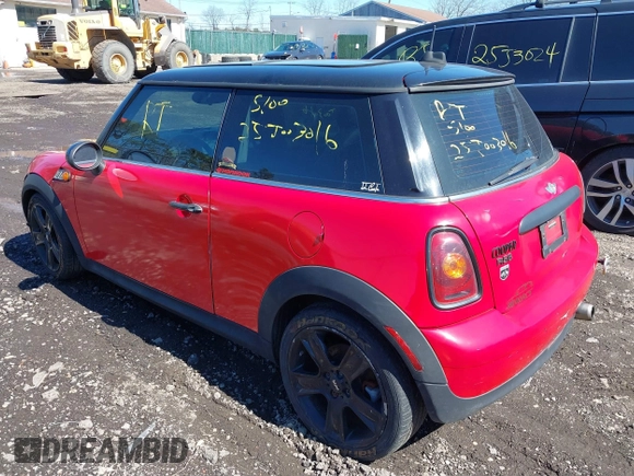 2010 MINI Hardtop with VIN WMWMF3C52ATZ64556, listed as a IAAI auction lot 41862088 with Not Provided miles and . Bid and sale history available at DreamBid. Image 3.