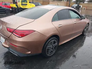2023 Mercedes-Benz CLA 250 z VIN W1K5J4GB0PN329558, wystawiony jako IAAI lot #41776336 z przebiegiem 35 312 mil mil oraz . Historia ofert i sprzedaży dostępna na DreamBid. Obrazek 4.