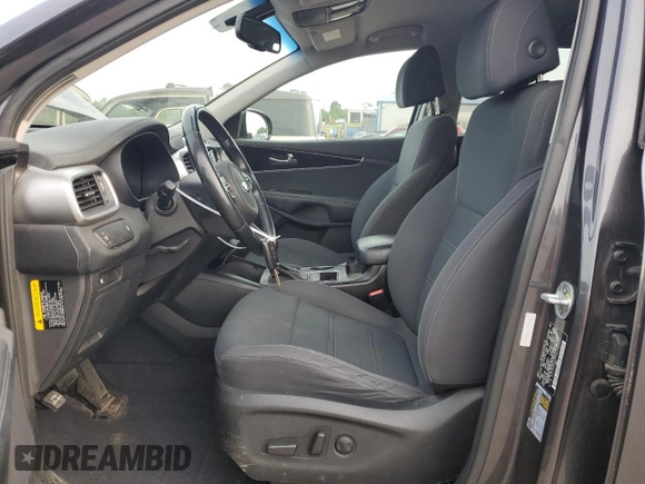 2017 Kia Sorento LX z VIN 5XYPGDA33HG333664, wystawiony jako Copart lot #59619905 z przebiegiem 76 439 mil mil oraz Szkoda całkowita • Salvage title. Historia ofert i sprzedaży dostępna na DreamBid. Obrazek 7.