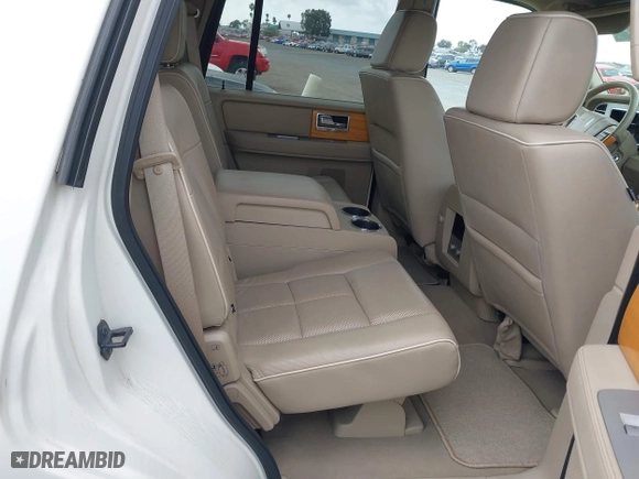 2007 Lincoln Navigator with VIN 5LMFU28597LJ12405, listed as a IAAI auction lot 41911651 with 168,416 mi miles. Bid and sale history available at carsss.com. Image 8.