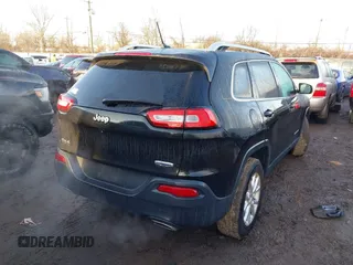 2015 Jeep Cherokee Latitude z VIN 1C4PJMCS0FW512153, wystawiony jako IAAI lot #41649376 z przebiegiem 147 910 mil mil oraz . Historia ofert i sprzedaży dostępna na DreamBid. Obrazek 4.