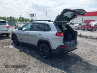 2016 Jeep Cherokee Latitude with VIN 1C4PJLCB3GW176901, listed as a IAAI auction lot 42019983 with 141,104 mi miles and . Bid and sale history available at DreamBid. Image 3.