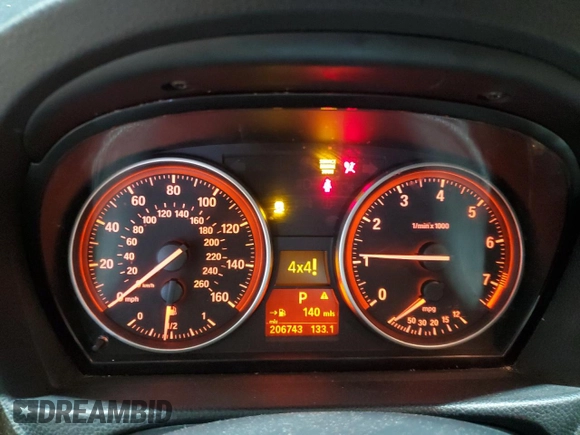 2011 BMW 3 Series 328i xDrive z VIN WBAPK5C57BF125958, wystawiony jako Copart lot #55773745 z przebiegiem 206 743 mil mil oraz Szkoda całkowita • Salvage title. Historia ofert i sprzedaży dostępna na DreamBid. Obrazek 9.