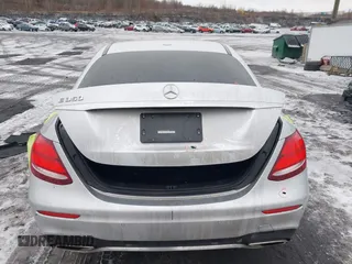 2020 Mercedes-Benz E 350 z VIN W1KZF8DB7LA818006, wystawiony jako IAAI lot #41521192 z przebiegiem 54 558 mil mil oraz . Historia ofert i sprzedaży dostępna na DreamBid. Obrazek 16.