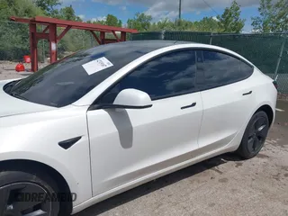 2021 Tesla Model 3 Standard Range Plus z VIN 5YJ3E1EA3MF060027, wystawiony jako IAAI lot #42319107 z przebiegiem 44 339 mil mil oraz . Historia ofert i sprzedaży dostępna na DreamBid. Obrazek 13.
