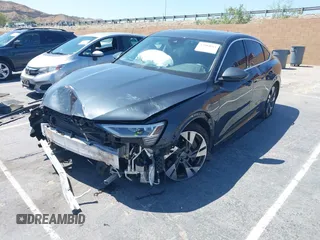 2020 Audi e-tron Sportback Premium Plus z VIN WA12ABGEXLB035392, wystawiony jako IAAI lot #42304663 z przebiegiem 35 382 mil mil oraz . Historia ofert i sprzedaży dostępna na DreamBid. Obrazek 17.