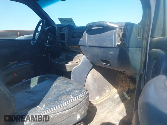 2000 Chevrolet City Express Cargo z VIN 1GCFG15W2Y1133504, wystawiony jako IAAI lot #41673541 z przebiegiem 167 849 mil mil oraz . Historia ofert i sprzedaży dostępna na DreamBid. Obrazek 5.