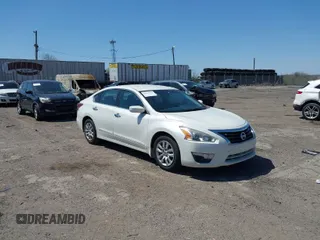 2015 Nissan Altima 2.5 SV with VIN 1N4AL3AP0FC478893, listed as a IAAI auction lot 42070533 with 141,993 mi miles. Bid and sale history available at carsss.com. Image 1.